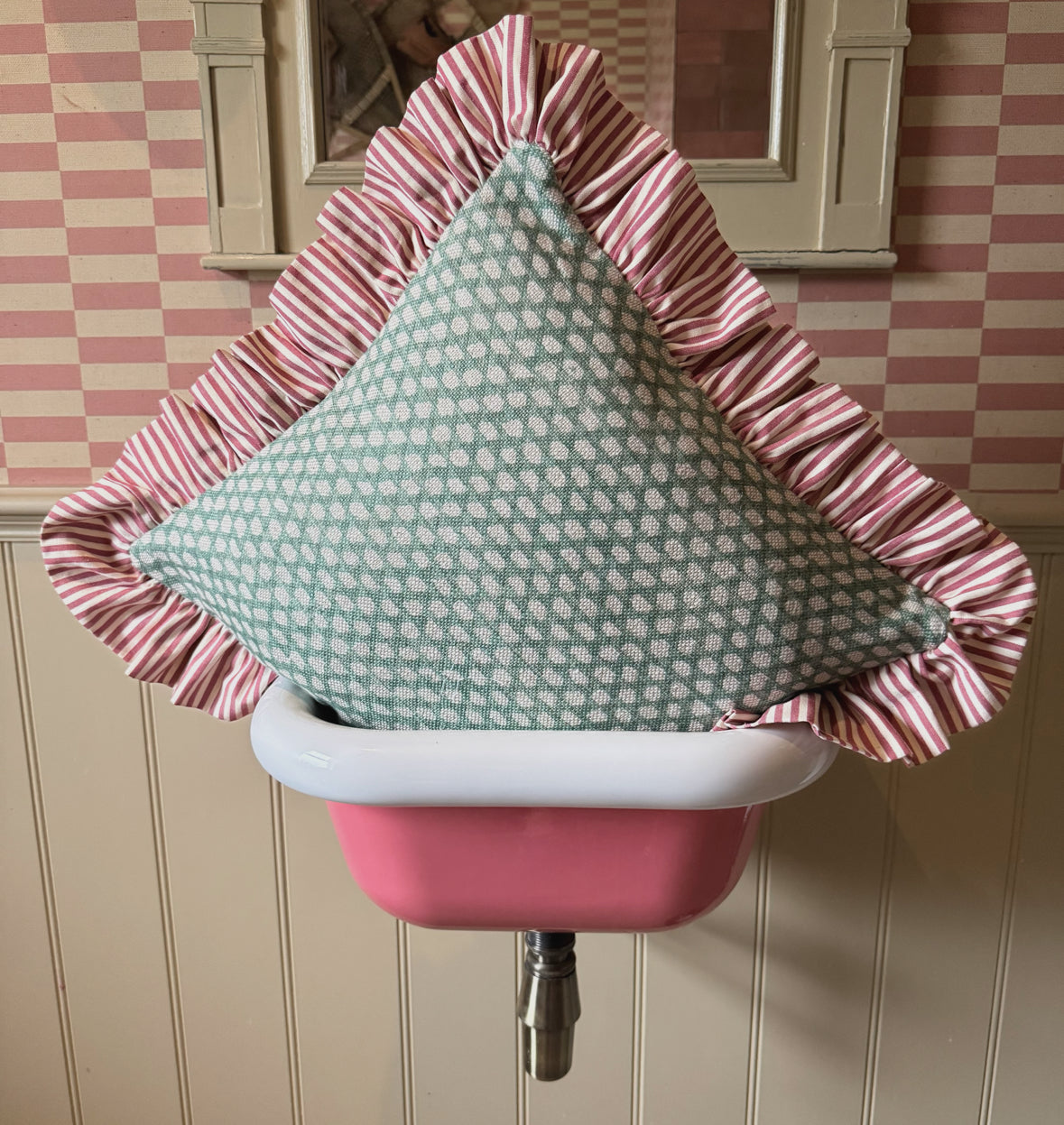 Green Fermoie x Raspberry Ruffle