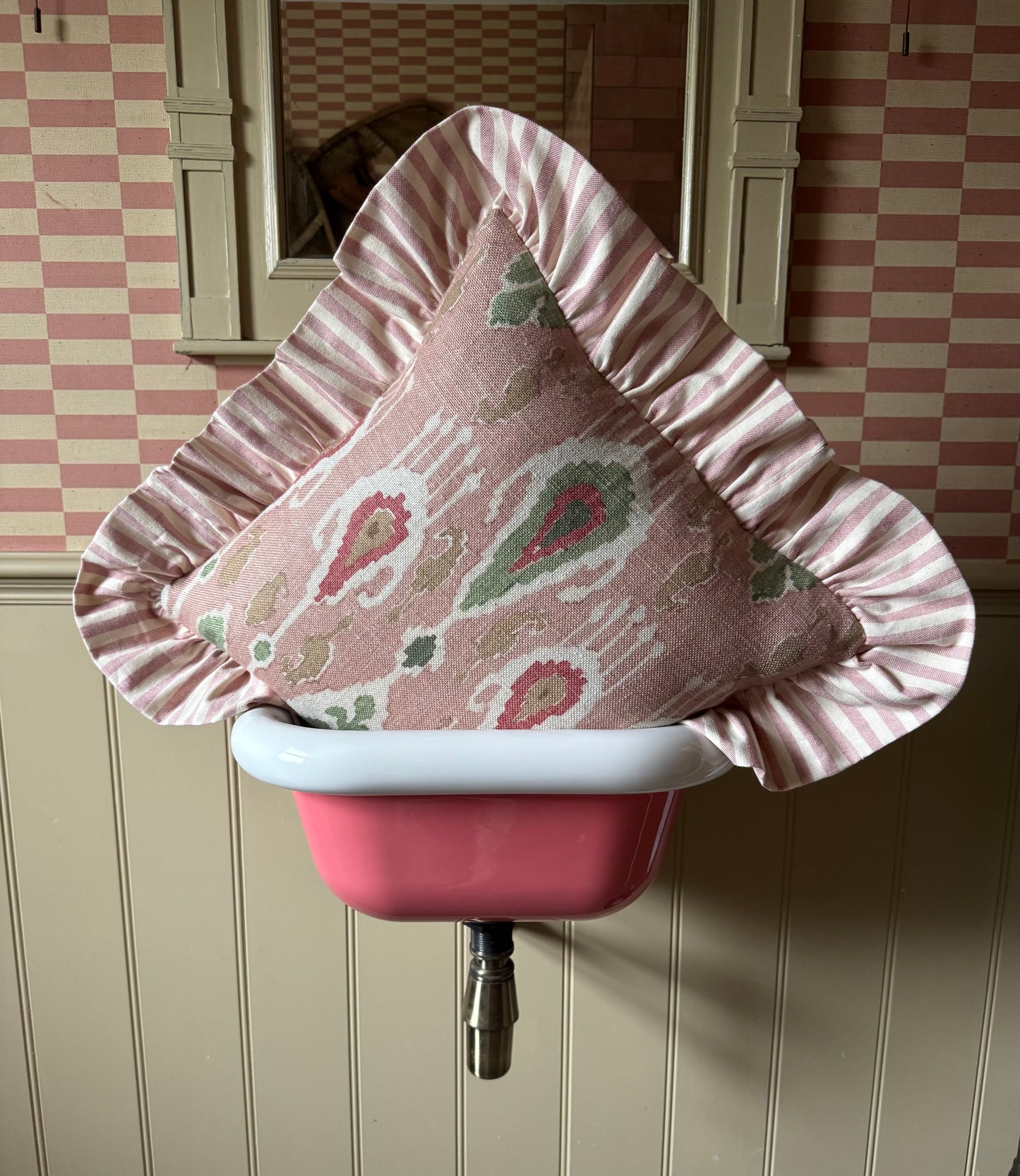 GP&J Baker ‘Bokhara’ x Pink Ruffle