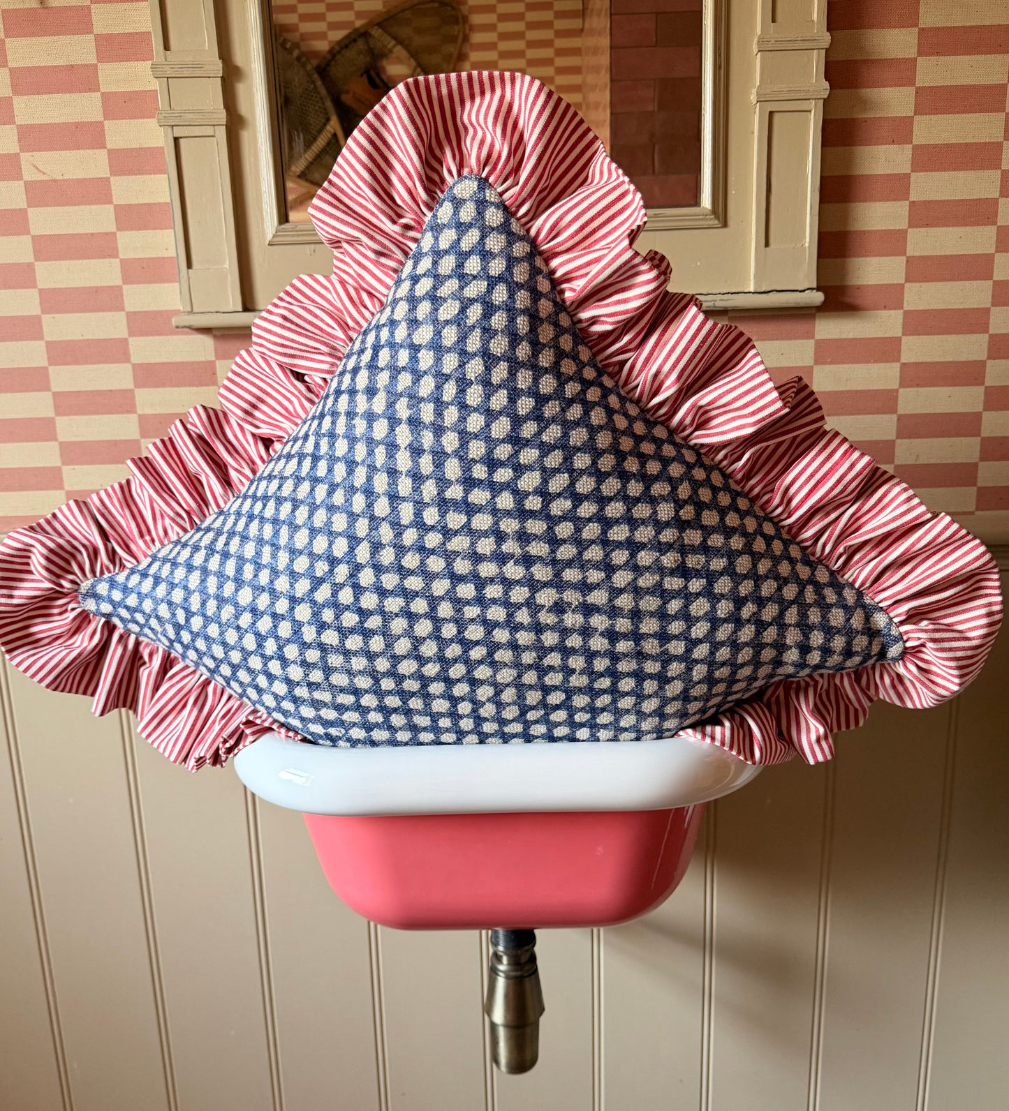 Fermoie ‘Wicker’ x Red Stripe Ruffle