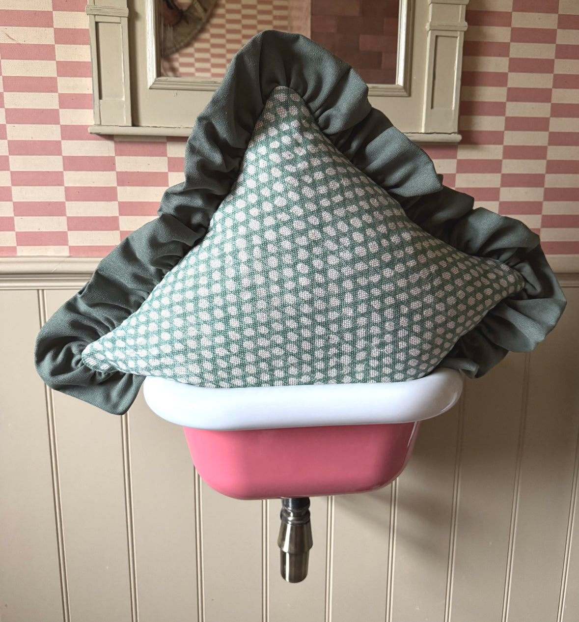 Green Fermoie x Forest Green Ruffle