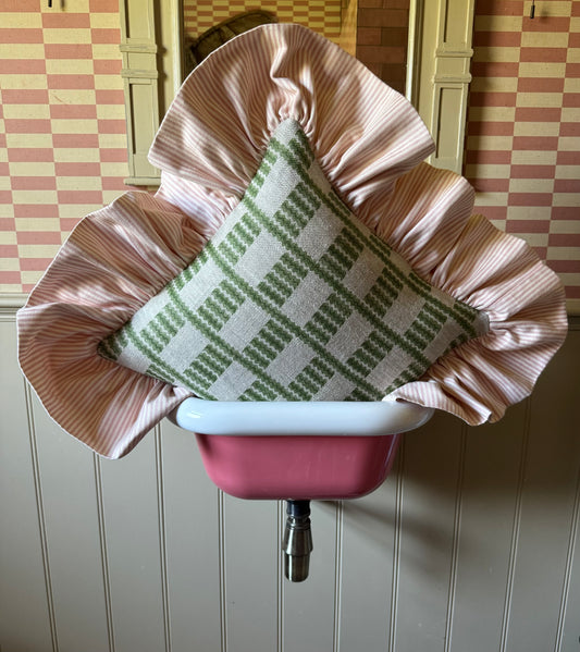 Green Fermoie x Pink Jumbo Ruffle