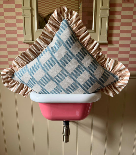 Blue Fermoie x Apricot Ruffle